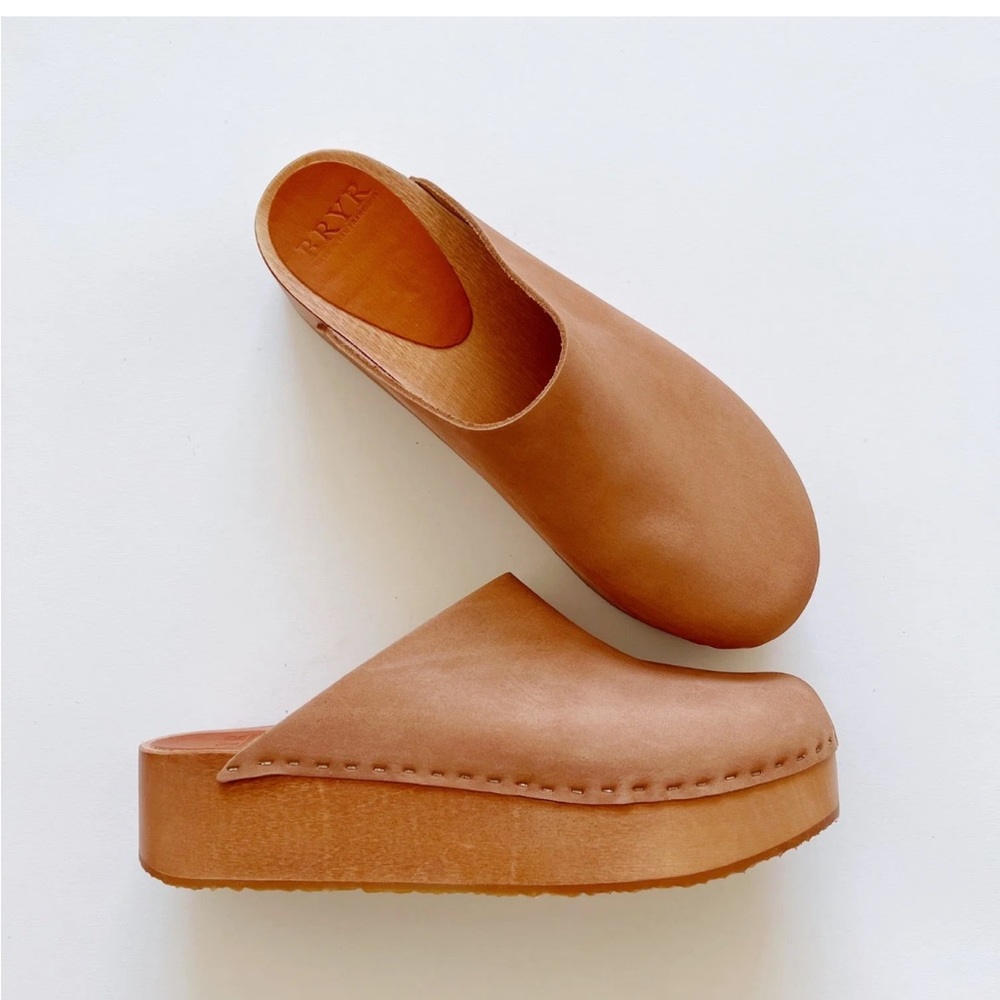 NWT Bryr ‘The Bean’ Clogs in Terra cotta - Picture 1 of 5